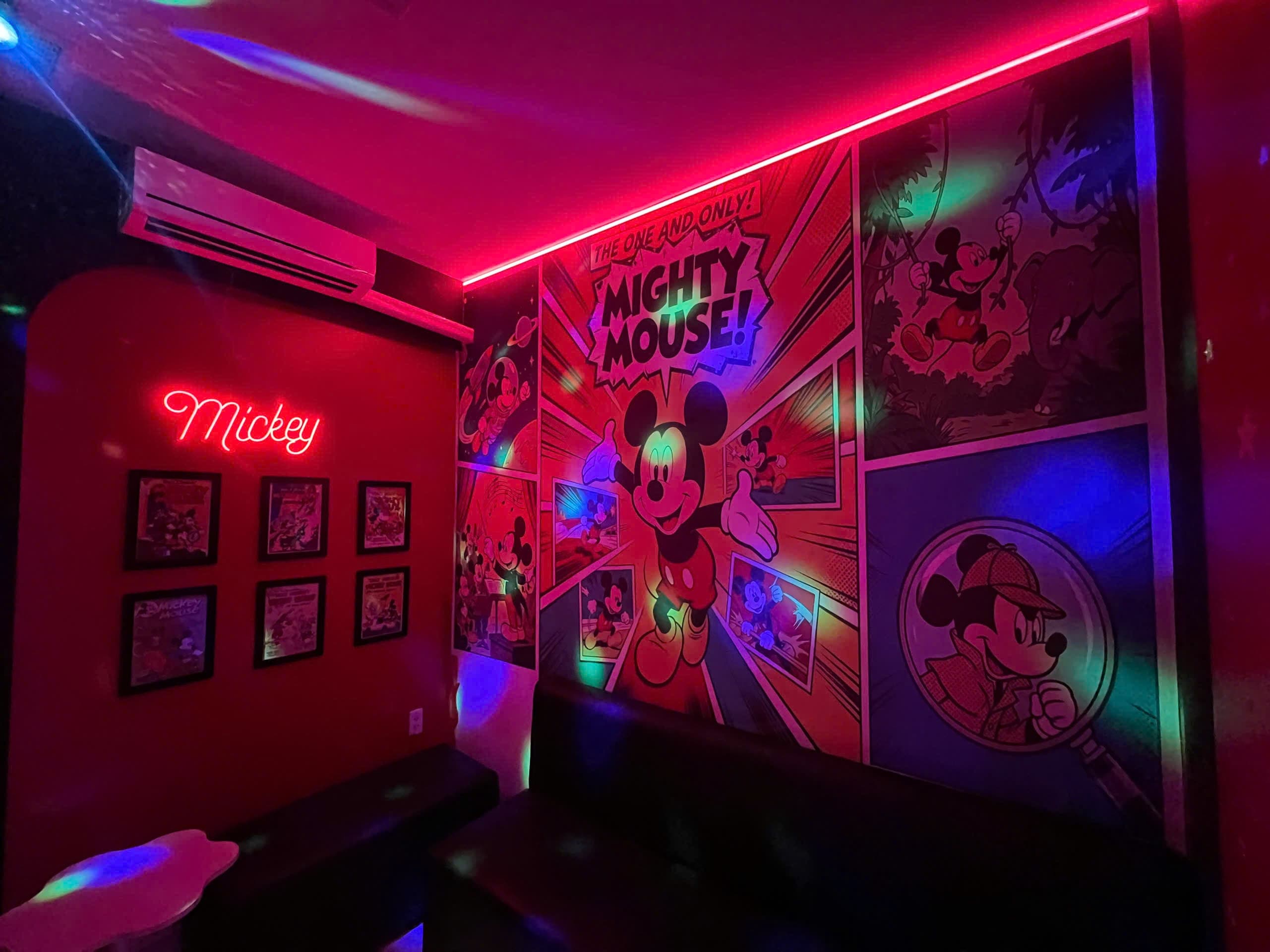 Room - Hình 1